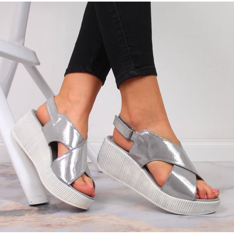 Ženske kožne sandale na srebrni klin Dolce Pietro srebro 1