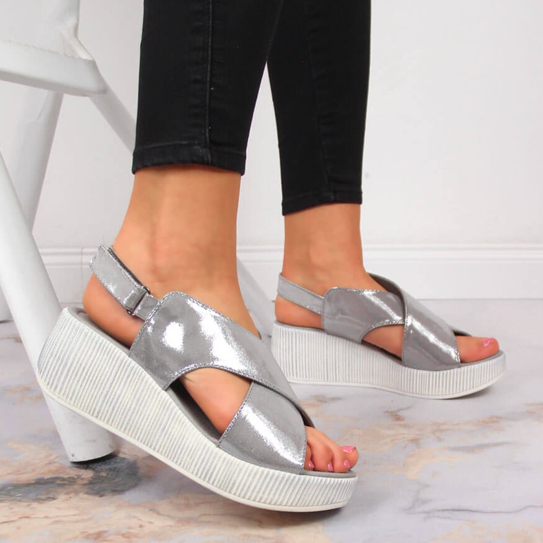 Ženske kožne sandale na srebrni klin Dolce Pietro srebro 2