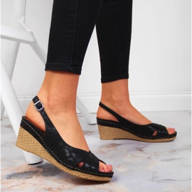 Ženske kožne sandale na crni klin Dolce Pietro crno 2