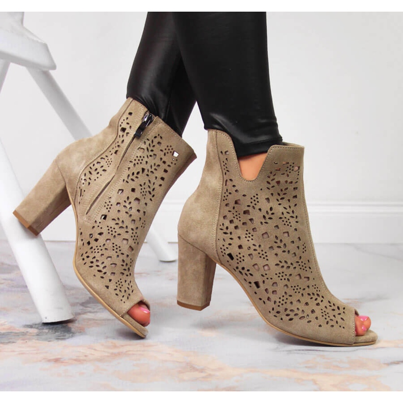 Ženske ažurne kožne čizme na Juma bež stupu 1