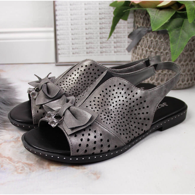 Ženske sandale s grafitnom Jezzi mašnom raznobojna siva 2