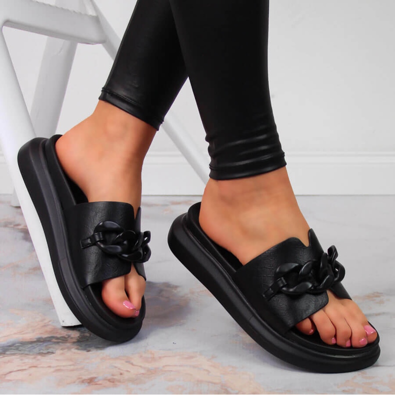 Crne Laura La.Fi papuče s platformom s lančićem crno 1