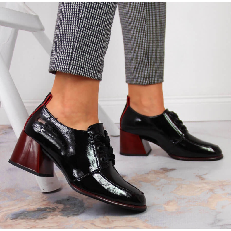 Kožne ženske cipele na crnom bloku Filippo crna 2