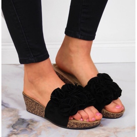 Ženske crne papuče na klin s cvijećem eVento crno 2