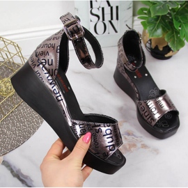 Ženske kožne sandale s metalik Artiker klin srebro siva 1