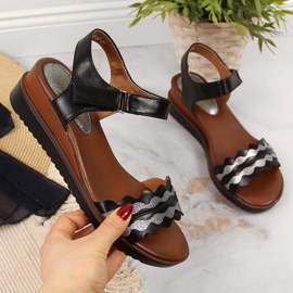 Ženske crne sandale na klin Jezzi crno 1