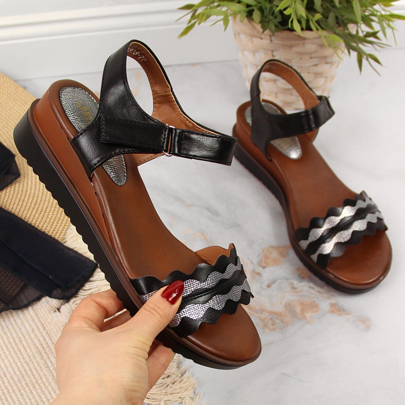 Ženske crne sandale na klin Jezzi crna 1