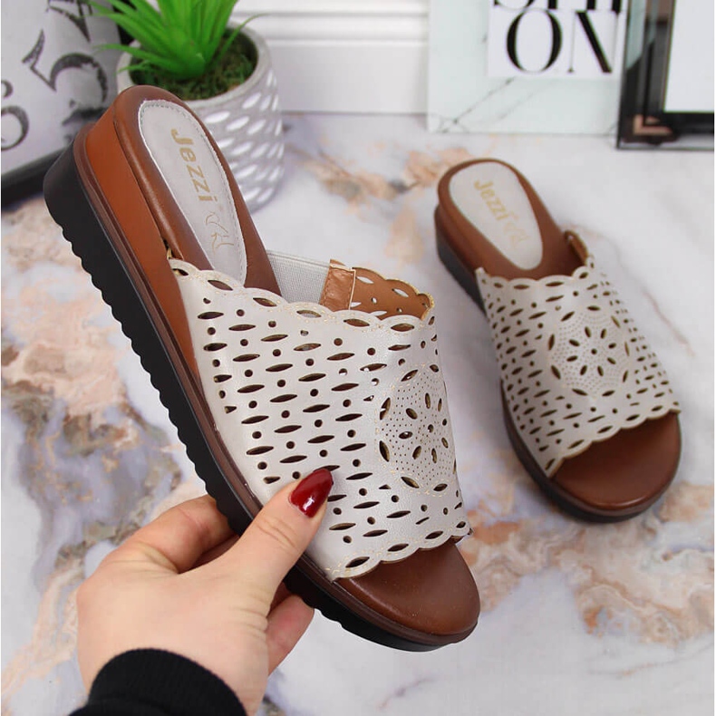 Ženske sive papuče na ažur klin Jezzi siva 2