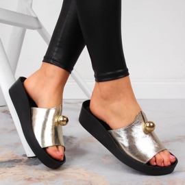 Ženske kožne papuče sa zlatnim ornamentom T.Sokolski zlatna 1