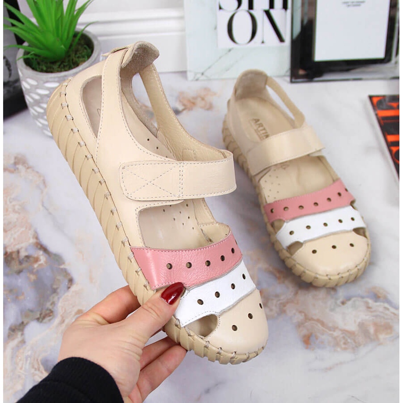 Ženske kožne sandale s ažurom Artiker bež 1