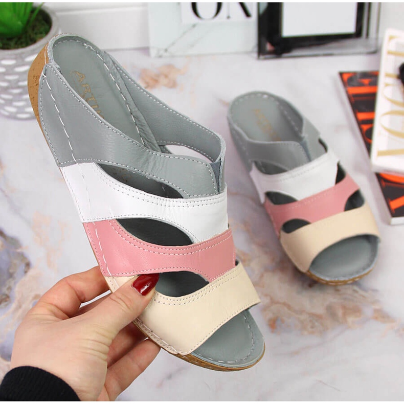 Udobne ženske kožne papuče u višebojnom Artikeru siva raznobojna 1