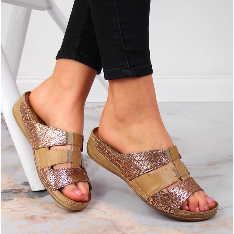 Kožne bež i zlatne papuče s elastičnim trakama Łukbut 1103 zlatni 1