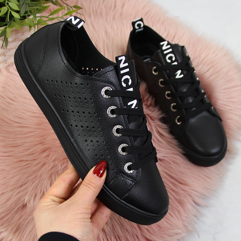 Ženske tenisice od eko kože crne Filippo crna 1