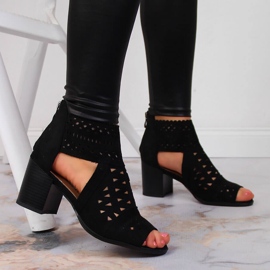 T.Sokolski crne ažurne ženske sandale 2