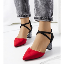 Crvene i crne pumpice na Kittie postu crno crvena 1