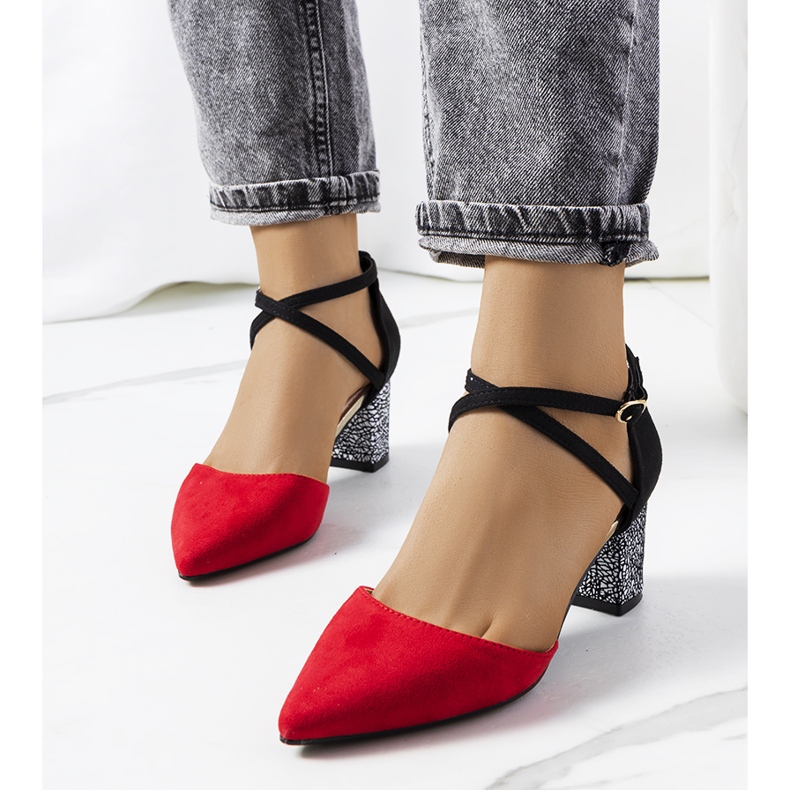 Crvene i crne pumpice na Kittie postu crno crvena 1