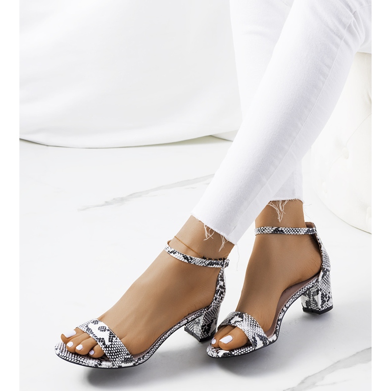 Bijele sandale na stupić s motivom zmije Azevedo bijela 1