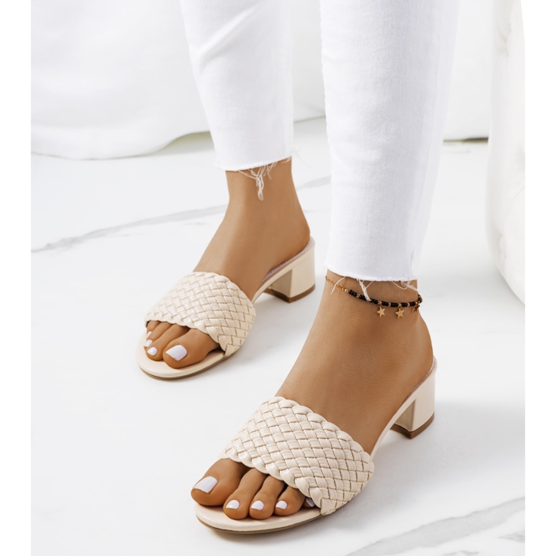 Bež tkane papuče na Verdun postu 1