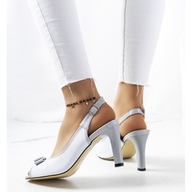 Sive sandale na Usamov štiklu bijela siva 1