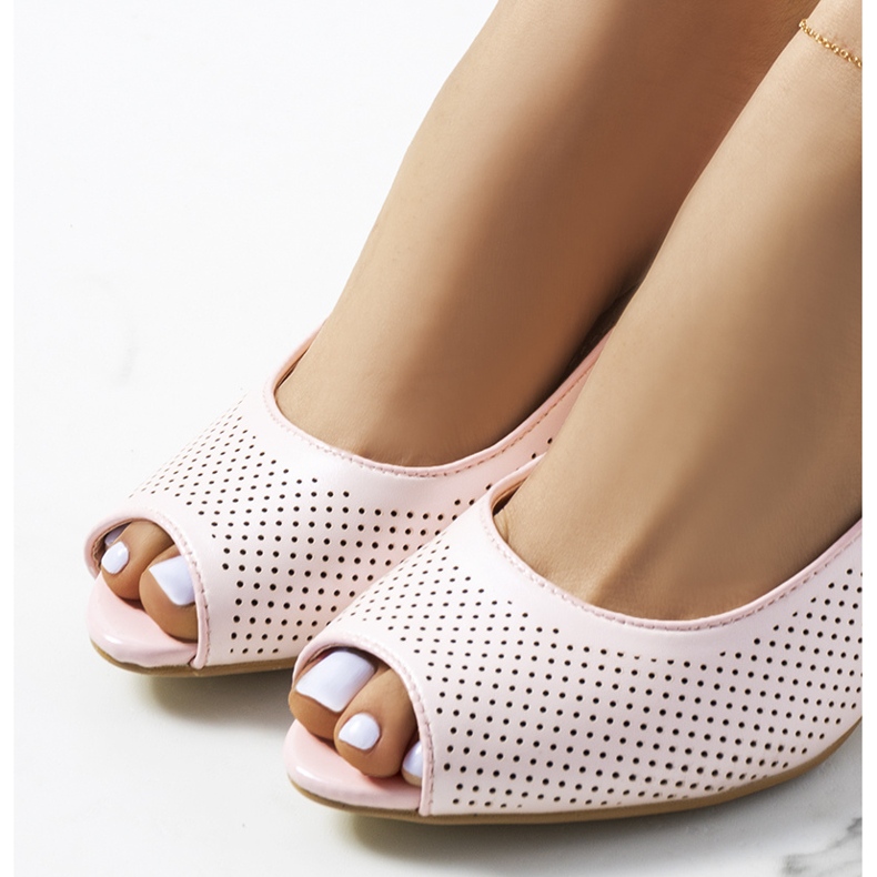 Garniturne ružičaste ažurne sandale bež 1