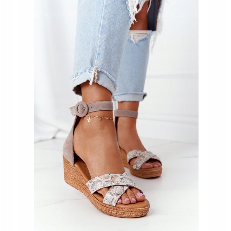 Sandale na antilop klin Maciejka 04565-04 Bež-zlatna 1