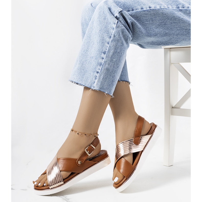 Smeđe sandale s metalik umetkom od mirte smeđa zlatni 1