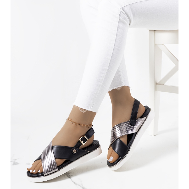 Crne sandale s metalik umetkom od mirte crna srebro 1