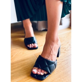 Široke papuče Helen Black crno 1