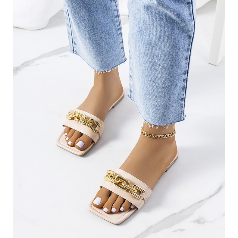 BM Bež elegantne papuče s lančićem Cherell 1