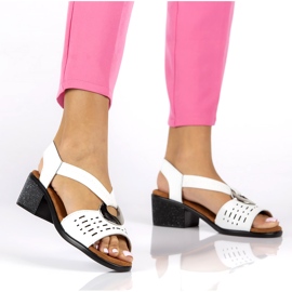 Kožne sandale s otvorenim radnim djelovanjem s Filippo DS2308/22 Bijeli ukras bijela 1