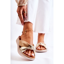 PE1 Udobne kožne ženske papuče bež i zlatne Neyla zlatni 1