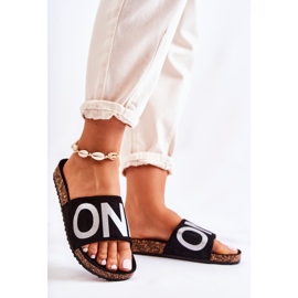 PE1 Klasične slip-on papuče s crno-srebrnim natpisom Bahari crna 1