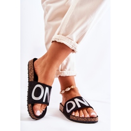 PE1 Klasične slip-on papuče s crno-srebrnim natpisom Bahari crna 2