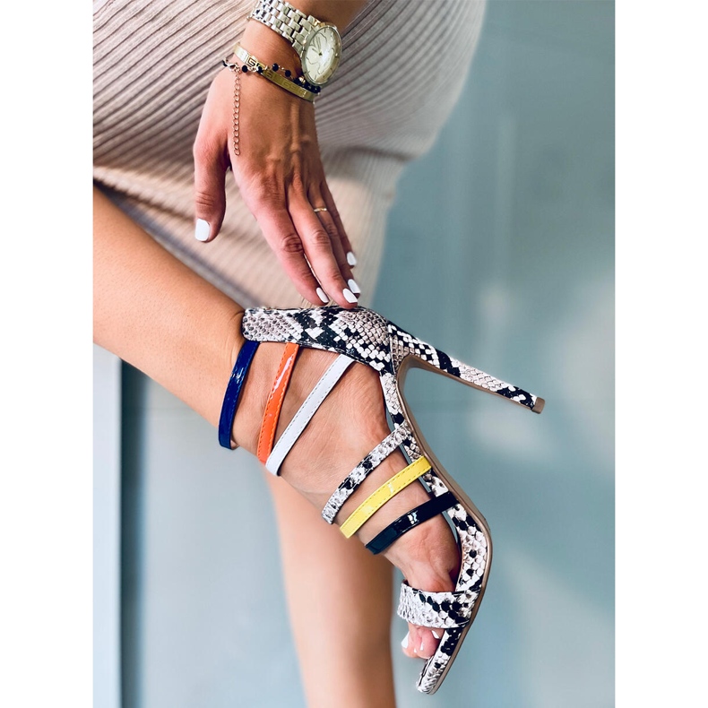 Sandale na pribadaču Sofronia SMEĐA / BIJELA višebojan 2