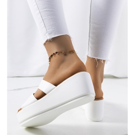 Bijele papuče na platformi Duffel bijela 1