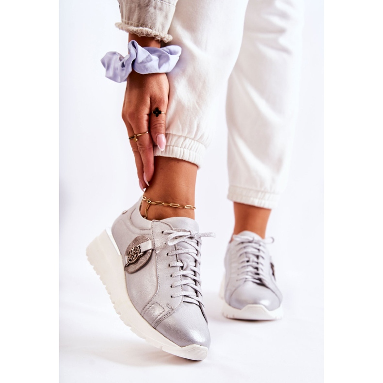 Kožne sportske cipele na klin Maciejka 05492-11 Srebrna srebro 1