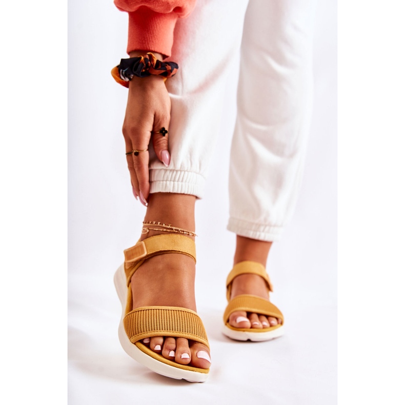 PE1 Ženske udobne sandale s žutim čičak trakom žuta boja 1