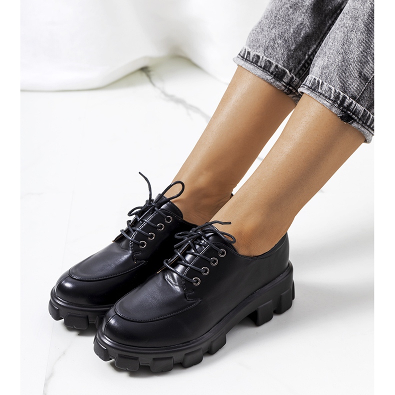 Crne cipele na traktorskom potplatu Feline crna 1