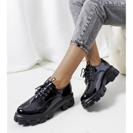 Crno lakirane cipele na traktorskom potplatu Wind crna 1