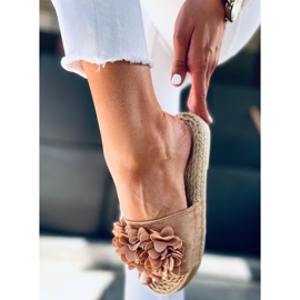 Papuče s cvjetnim fiesta Primrose Camel bež 1