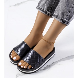 Crne prošivene Hassell papuče crno 1