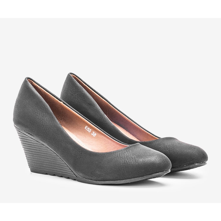 Crne pumpice na klin Unies crno 1