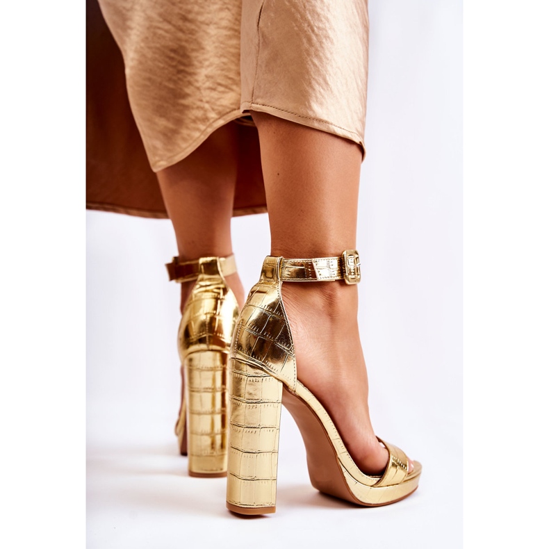 Modne sandale na visokom stupu zlatnog savršenstva zlatna 2