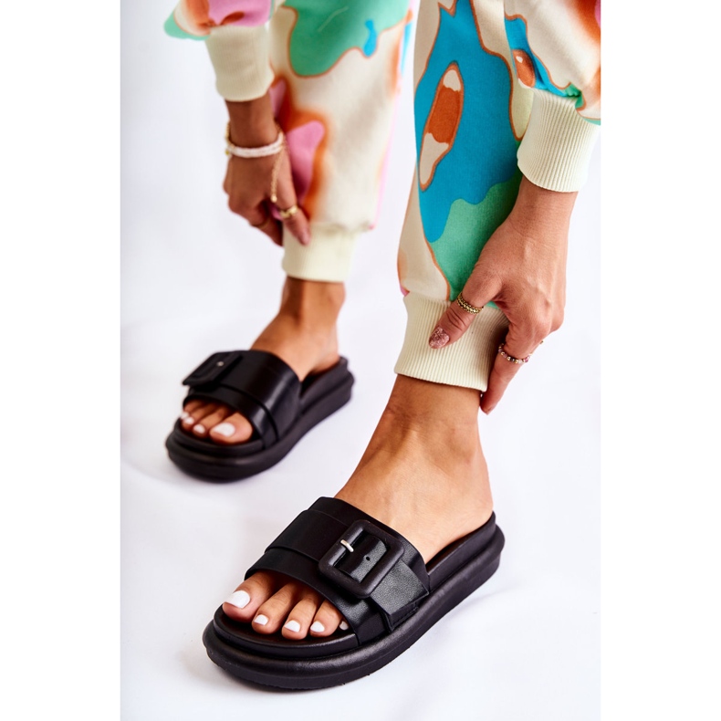 Ženske crne papuče s kopčom Devia crna 1