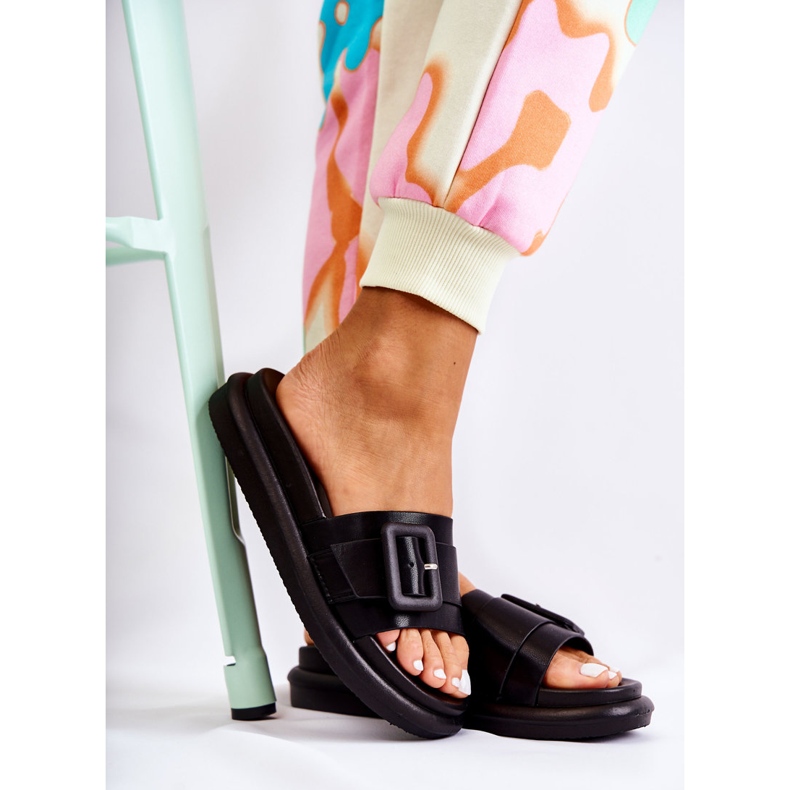 Ženske crne papuče s kopčom Devia crno 2