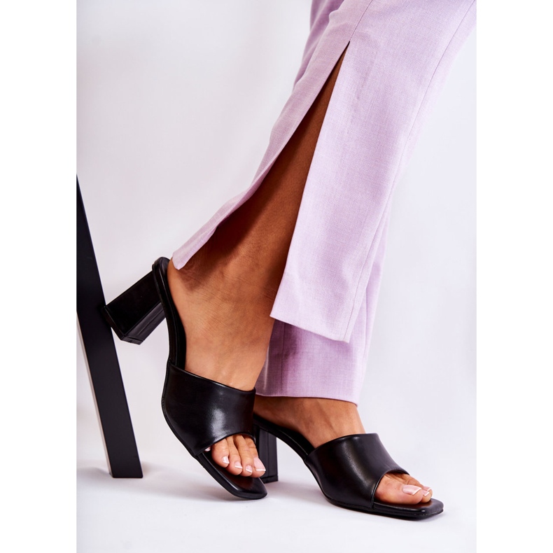 PG1 Kožne klasične papuče na petu crne Talena crno 1