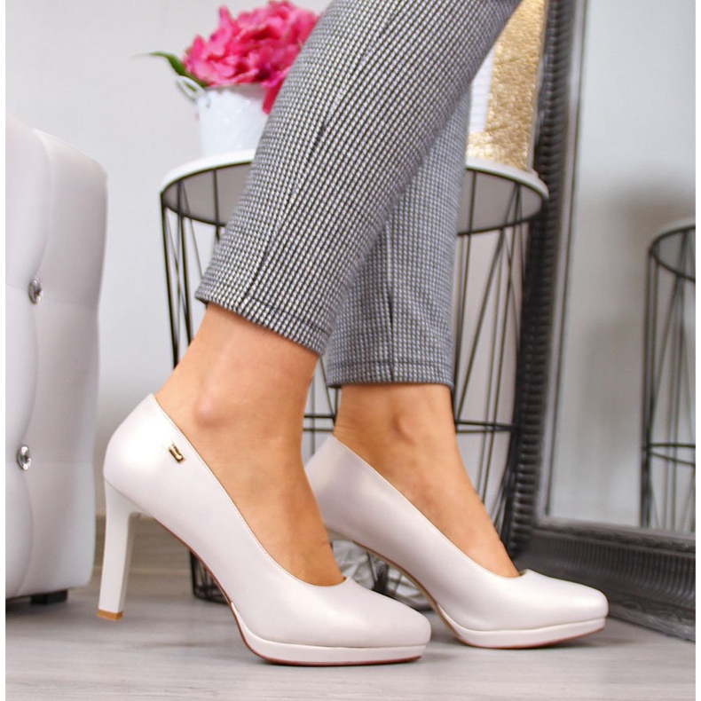 Pumpe na biserno bež platformi Sergio Leone 2