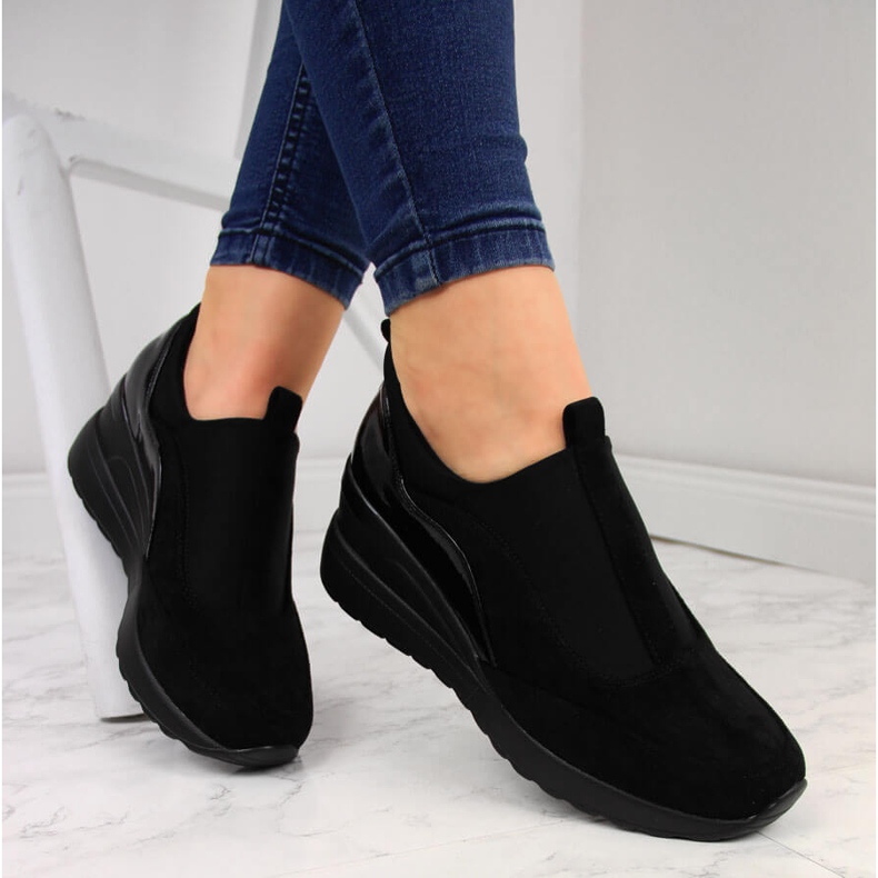 Ženske crne tenisice na klin Vinceza crna 1