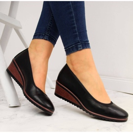 Vinceza crne crne pumpice na klin crna 2