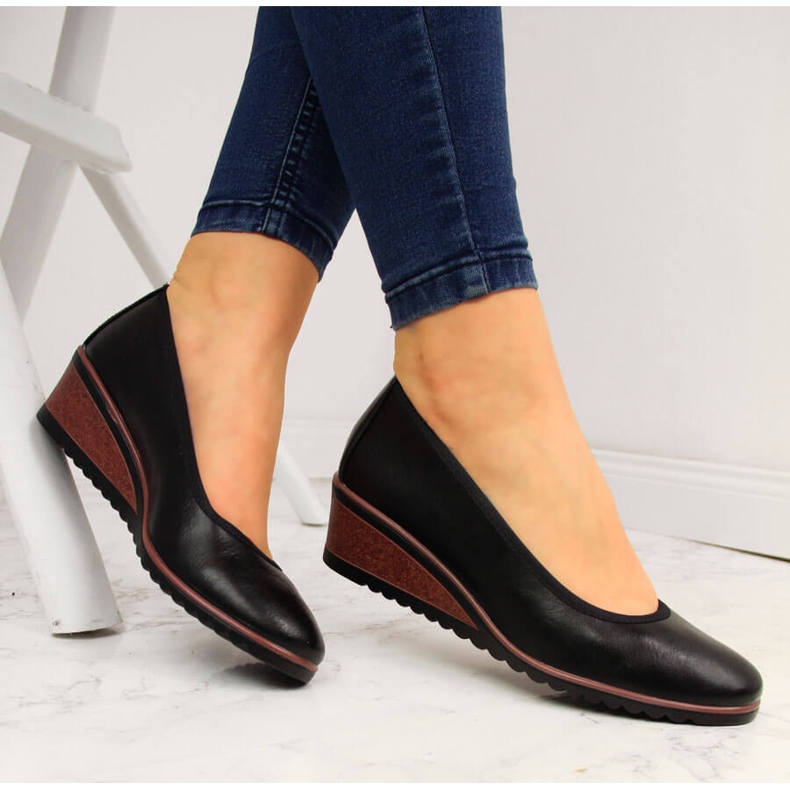 Vinceza crne crne pumpice na klin crna 2